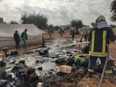 الحرائق كابوس يلاحق النازحين في مخيمات الشمال السوري