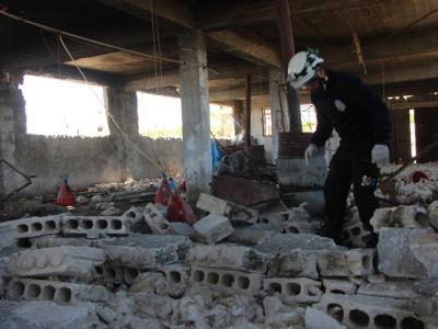 غارات جوية روسية تستهدف مزرعتي دواجن جنوبي إدلب… وقصف مدفعي على الباب وجرابلس شرقي حلب