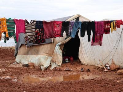 المخيمات في شتائها الثامن... القصة نفسها والطين نفسه