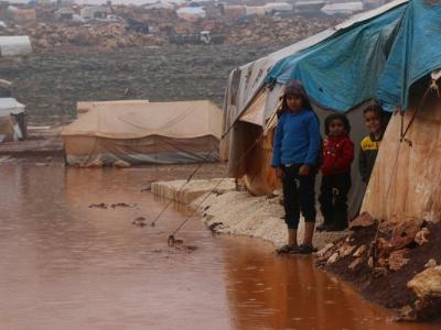 الدفاع المدني السوري يستجيب لـ 169 مخيماً تضررت بسبب الأمطار