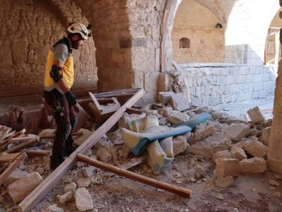 مدينة سرمين تحت النار …مقتل طفلة وإصابة 6 مدنيين بقصف صاروخي لقوات النظام